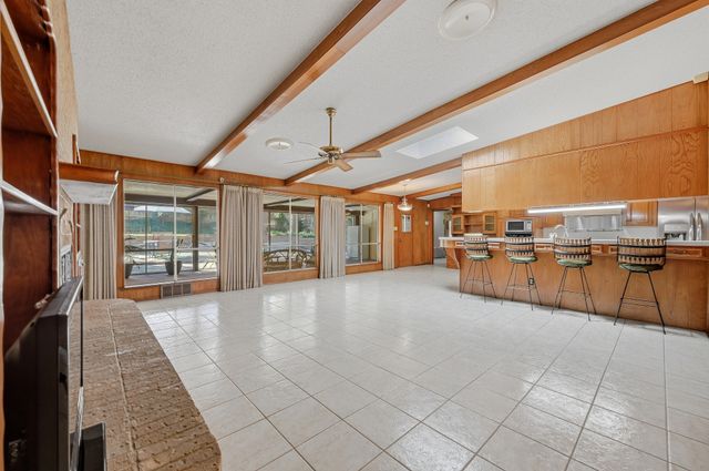 207 Trailwood Drive, Euless, TX 76039