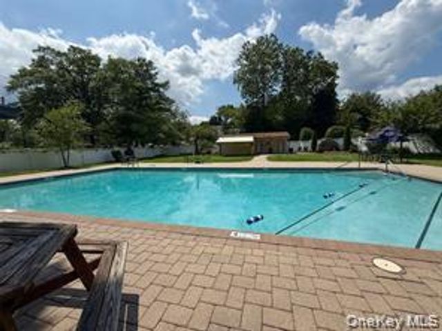 4 Blue Hill A, Orangeburg, NY 10962
