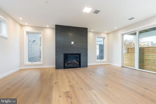 252 GATE ST, Philadelphia, PA 19128