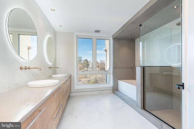 252 GATE ST, Philadelphia, PA 19128