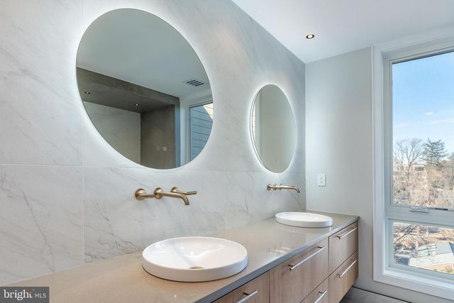 252 GATE ST, Philadelphia, PA 19128