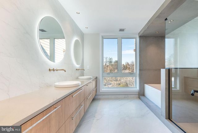 252 GATE ST, Philadelphia, PA 19128