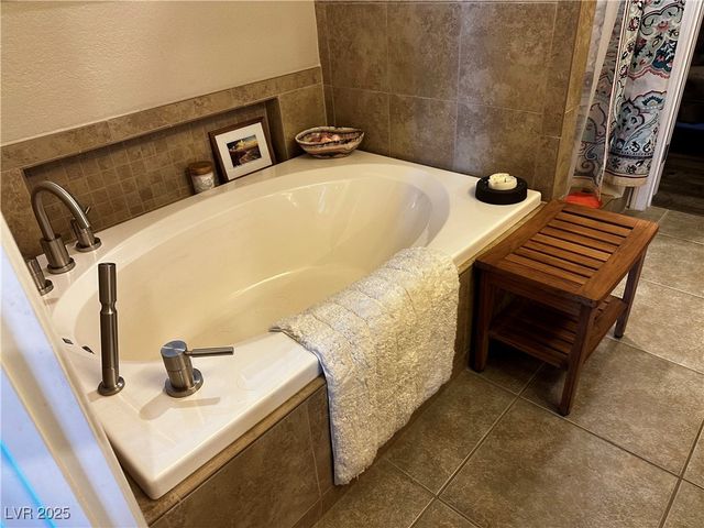 1004 Crescent Falls Street, Henderson, NV 89011