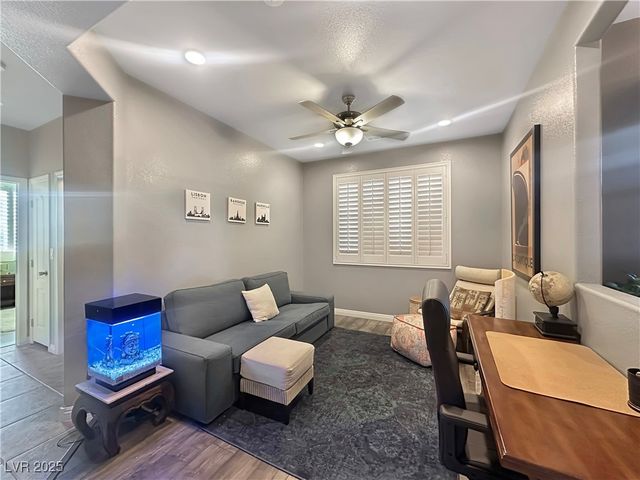 1004 Crescent Falls Street, Henderson, NV 89011