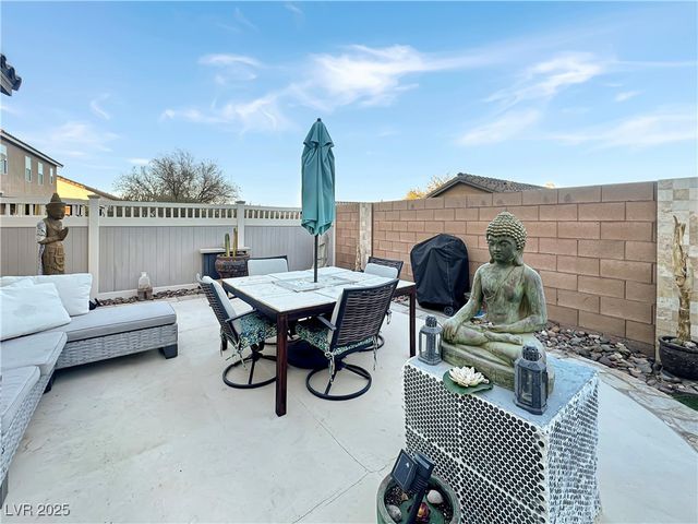 1004 Crescent Falls Street, Henderson, NV 89011