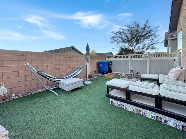 1004 Crescent Falls Street, Henderson, NV 89011
