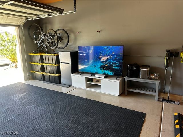 1004 Crescent Falls Street, Henderson, NV 89011