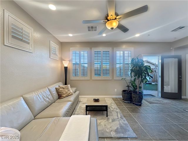 1004 Crescent Falls Street, Henderson, NV 89011