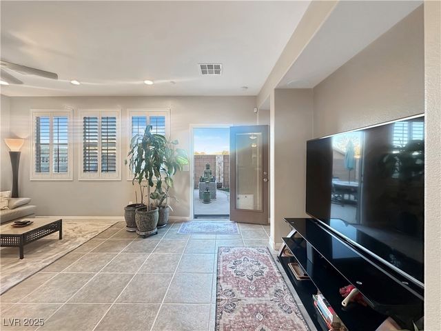 1004 Crescent Falls Street, Henderson, NV 89011