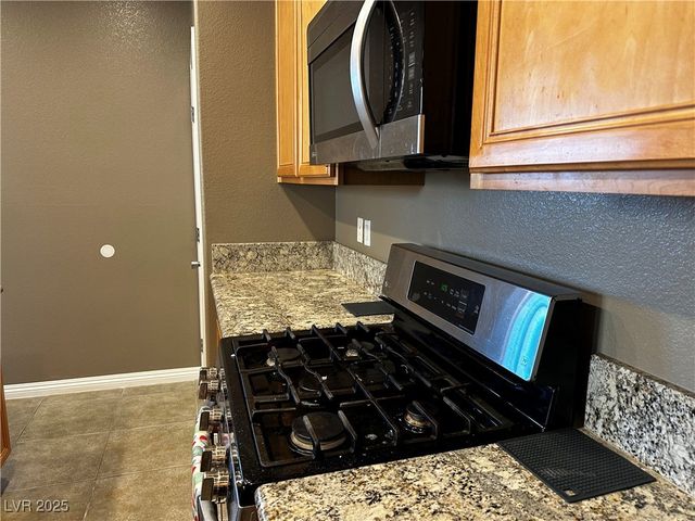 1004 Crescent Falls Street, Henderson, NV 89011