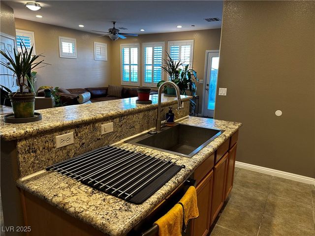 1004 Crescent Falls Street, Henderson, NV 89011