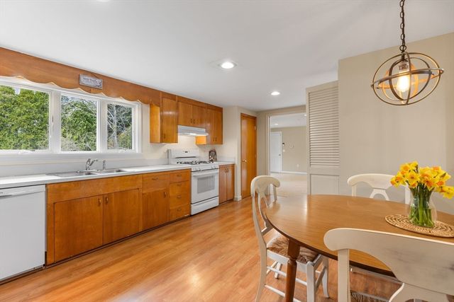 61 Oak Hill Rd, Chatham, MA 02633