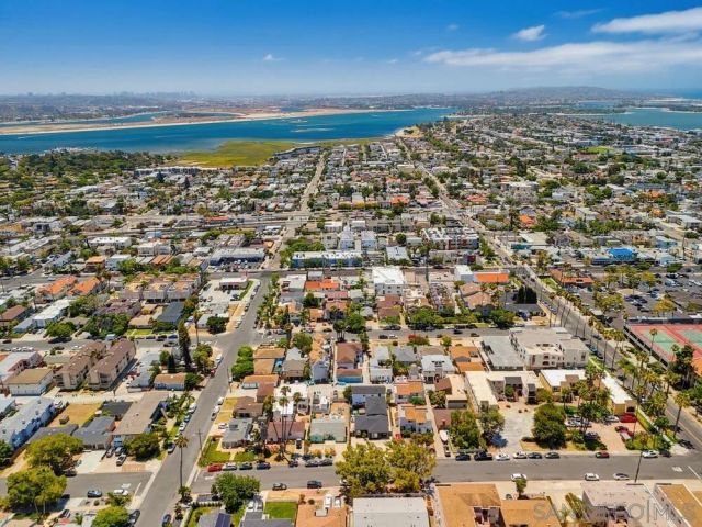 1953 Emerald St, San Diego, CA 92109
