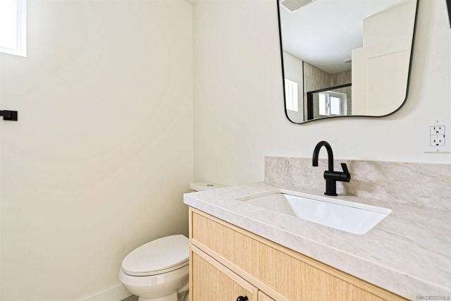 1953 Emerald St, San Diego, CA 92109
