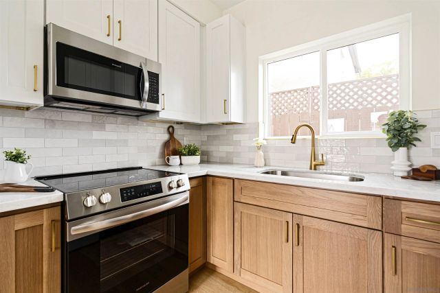 1953 Emerald St, San Diego, CA 92109