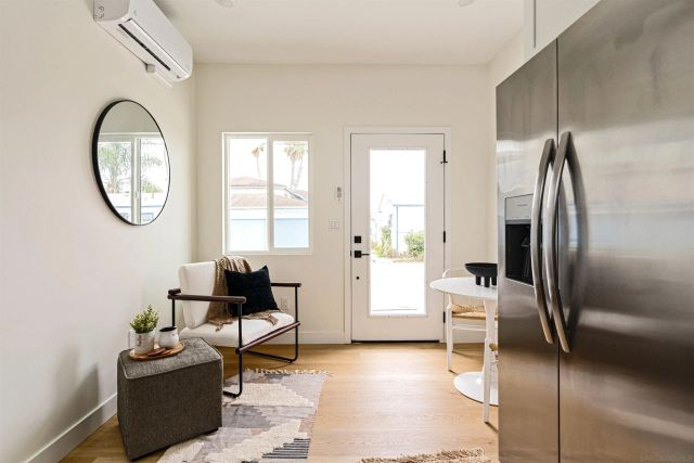 1953 Emerald St, San Diego, CA 92109