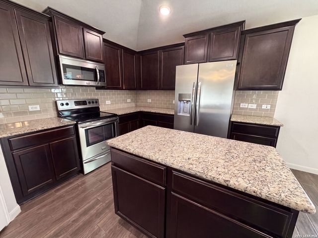 955 PUMPKIN RDG, New Braunfels, TX 78130