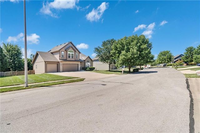 7905 NE 112th Street, Kansas City, MO 64157