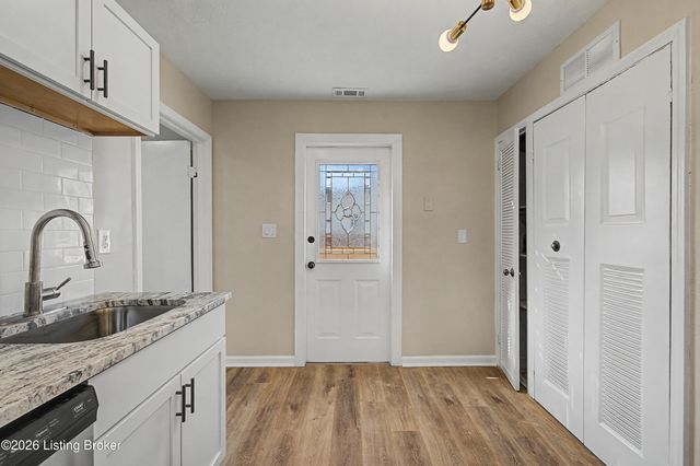 711 Shaffer Rd, Louisville, KY 40118