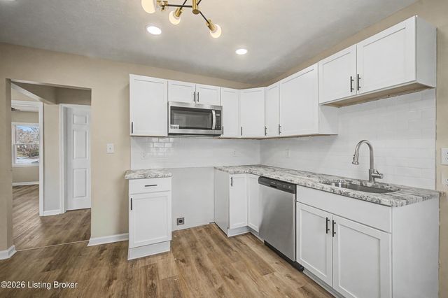 711 Shaffer Rd, Louisville, KY 40118