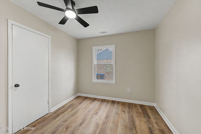 711 Shaffer Rd, Louisville, KY 40118