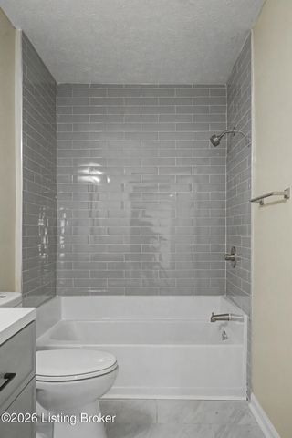 711 Shaffer Rd, Louisville, KY 40118