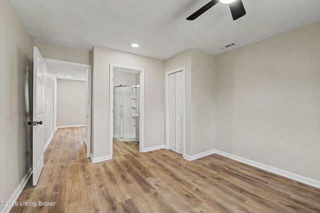 711 Shaffer Rd, Louisville, KY 40118
