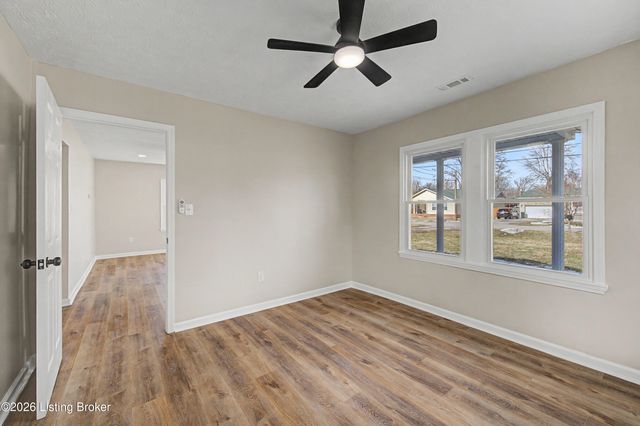 711 Shaffer Rd, Louisville, KY 40118