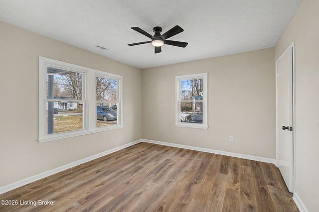 711 Shaffer Rd, Louisville, KY 40118