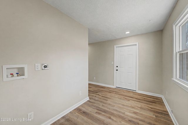 711 Shaffer Rd, Louisville, KY 40118