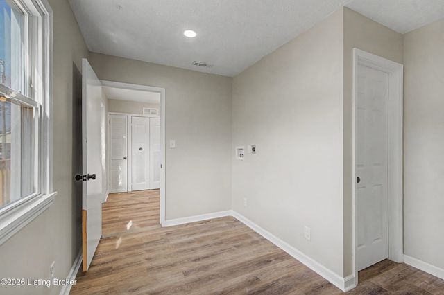 711 Shaffer Rd, Louisville, KY 40118