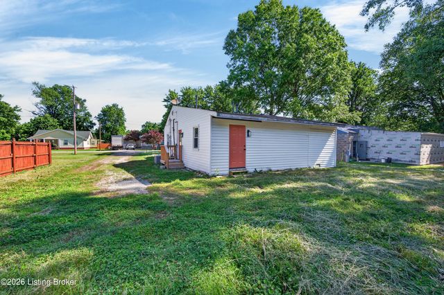 711 Shaffer Rd, Louisville, KY 40118