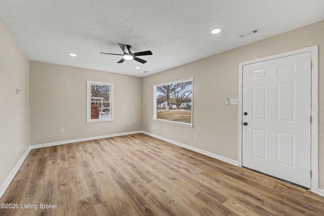 711 Shaffer Rd, Louisville, KY 40118
