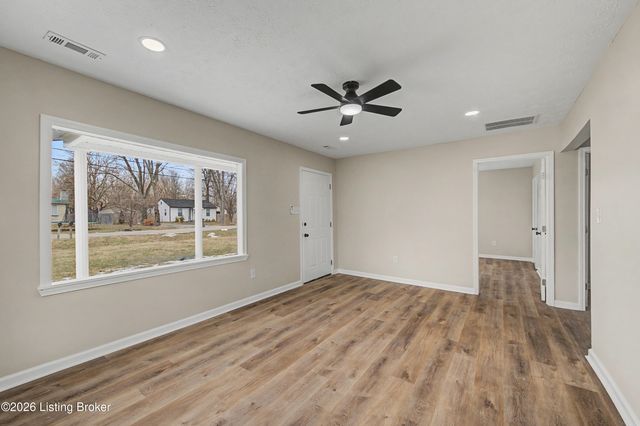711 Shaffer Rd, Louisville, KY 40118