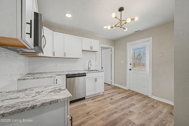 711 Shaffer Rd, Louisville, KY 40118