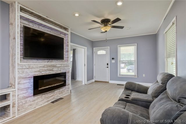 139 E Harrison Avenue, Clarksville, IN 47129