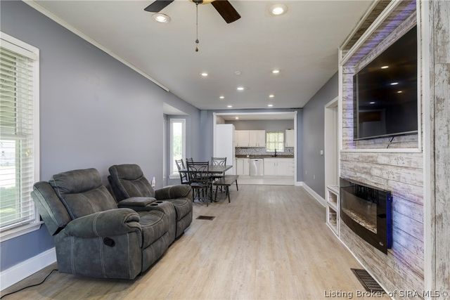 139 E Harrison Avenue, Clarksville, IN 47129
