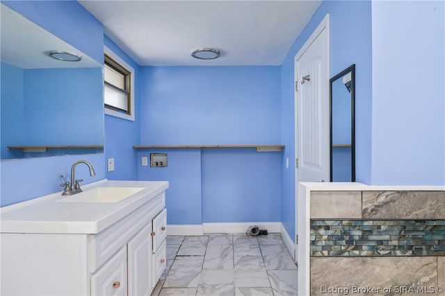 139 E Harrison Avenue, Clarksville, IN 47129
