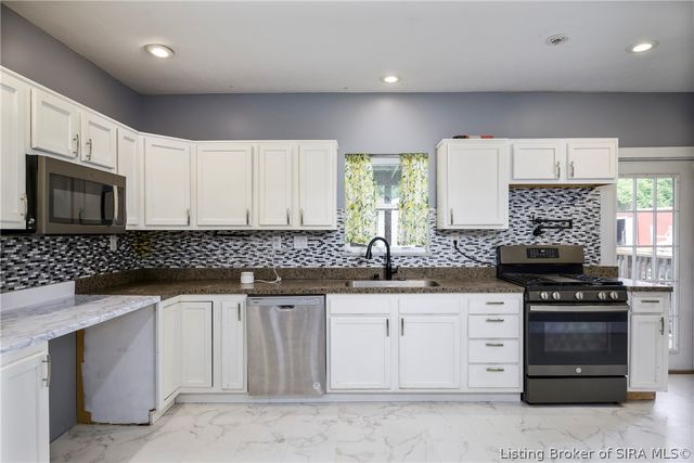 139 E Harrison Avenue, Clarksville, IN 47129