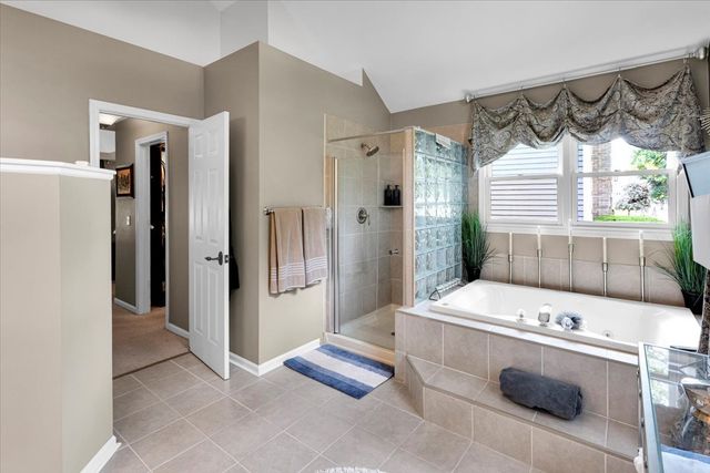 565 Blackberry Ridge Drive, Aurora, IL 60506