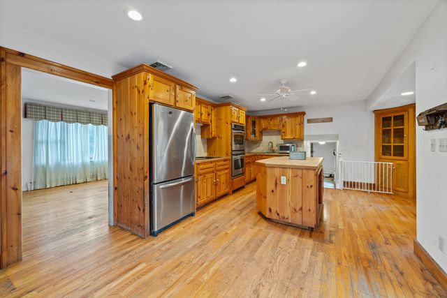 50 Northwoods Road, Farmington, CT 06032