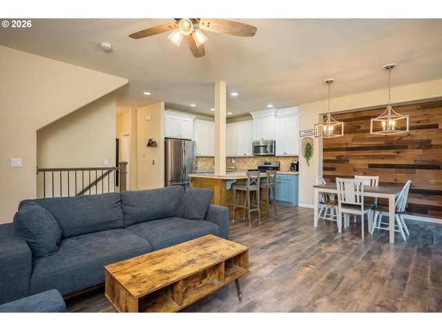 14027 TRAVELER Rd, Oregon City, OR 97045