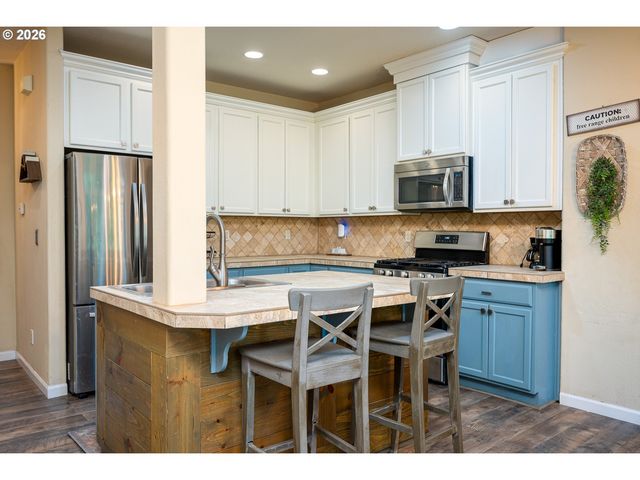 14027 TRAVELER Rd, Oregon City, OR 97045