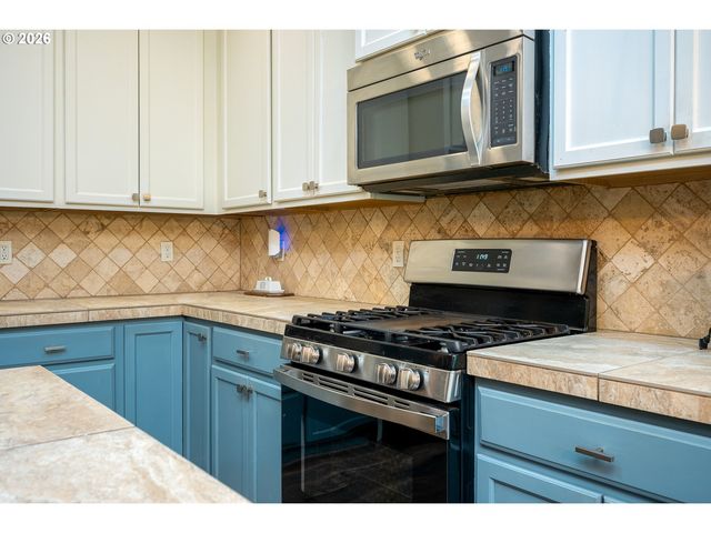 14027 TRAVELER Rd, Oregon City, OR 97045