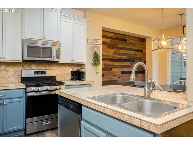 14027 TRAVELER Rd, Oregon City, OR 97045