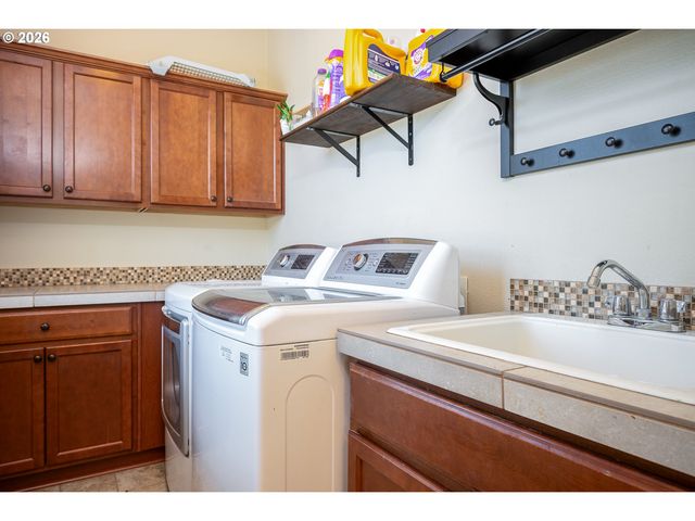 14027 TRAVELER Rd, Oregon City, OR 97045