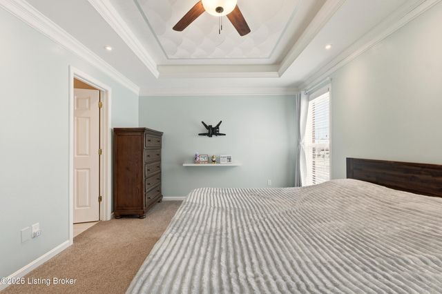 200 E Woodlake Cir, Mt Washington, KY 40047