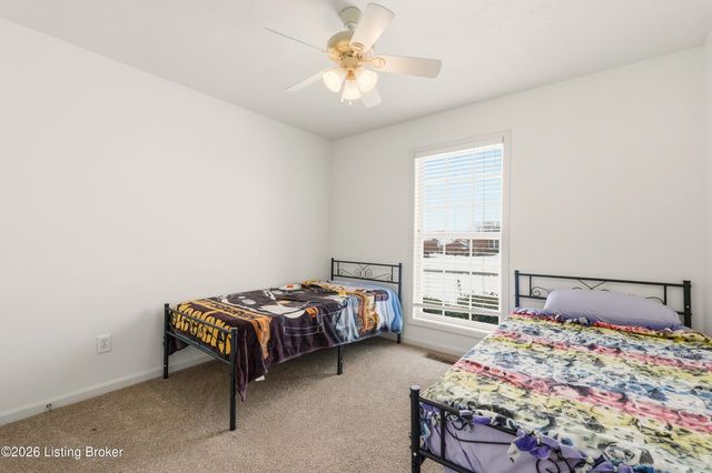 200 E Woodlake Cir, Mt Washington, KY 40047