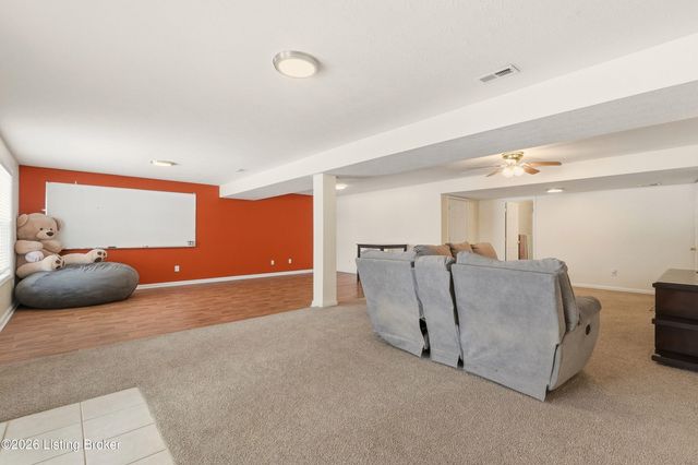 200 E Woodlake Cir, Mt Washington, KY 40047