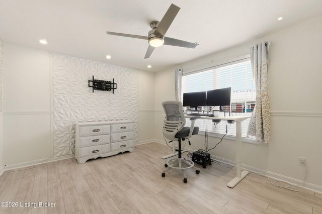 200 E Woodlake Cir, Mt Washington, KY 40047